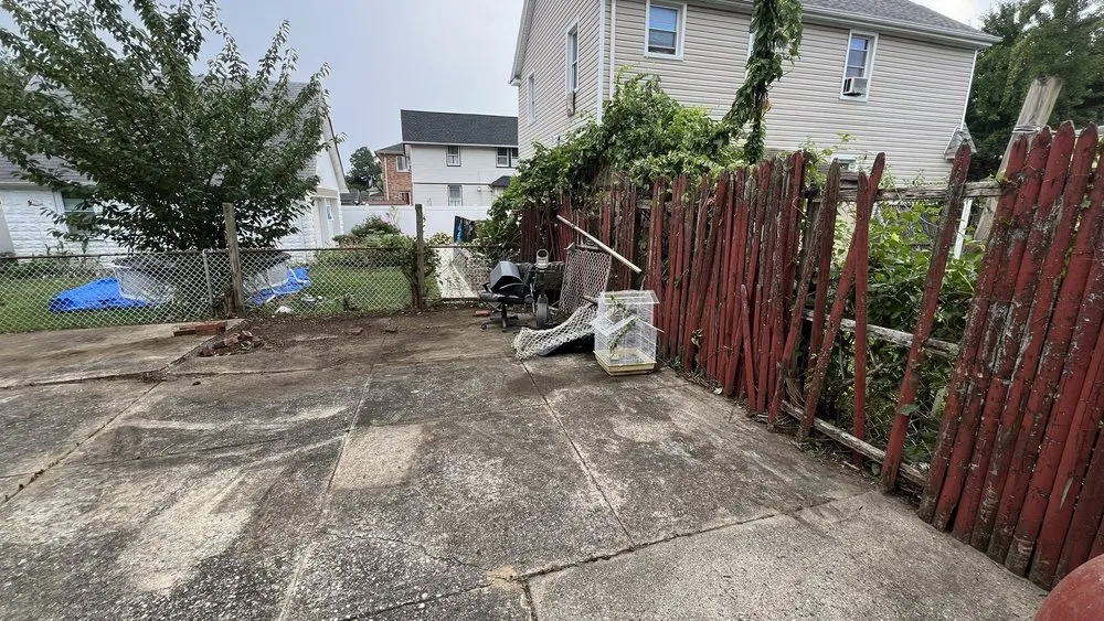 Custom lawn mowing service in Jamaica, NY by Right Lawn Care Inc