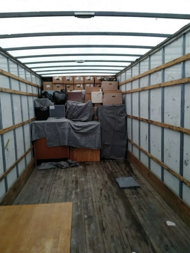 Affordable landscaping services in Milwaukee, WI by Right Now Movers