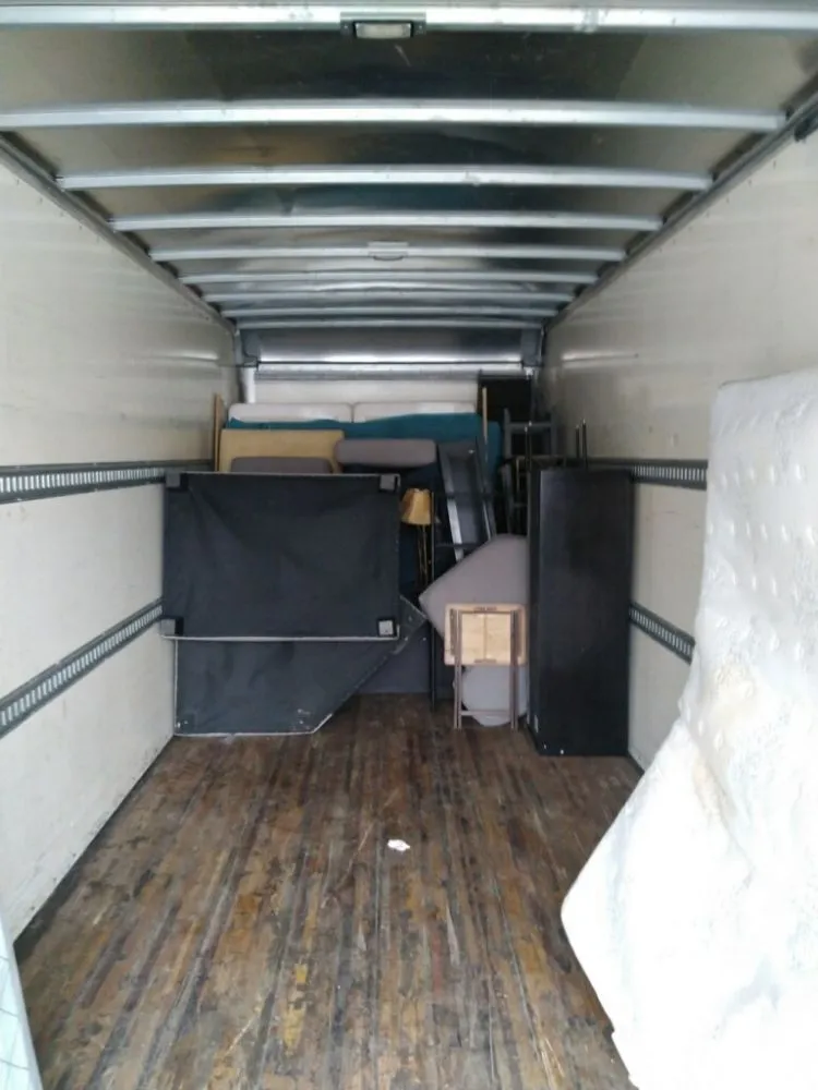 Expert yard maintenance in Milwaukee, WI by Right Now Movers