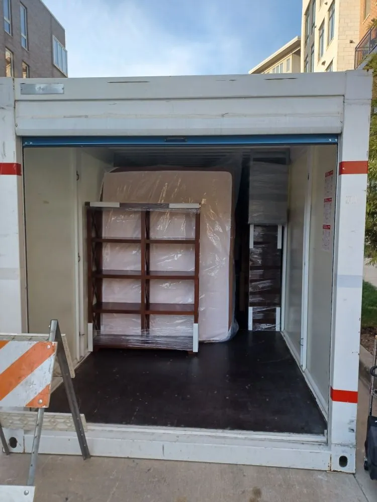 Reliable yard cleanup service in Milwaukee, WI by Right Now Movers