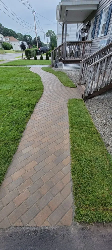 Affordable lawn care service experts serving Worcester, MA - Right View Landscaping