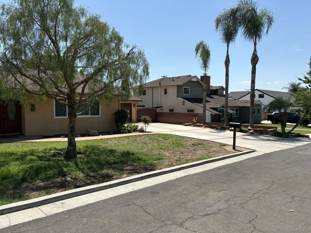 Local lawn mowing service in North Hollywood, CA by Right Way Tree Service