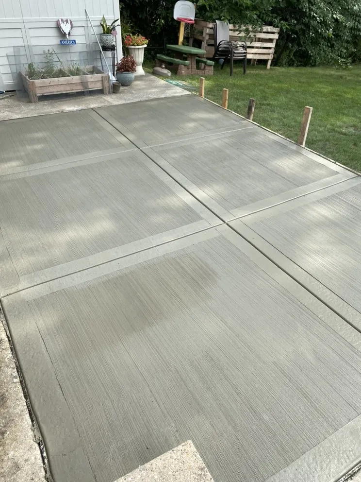 Expert lawn mowing service experts serving Chicago, IL - Righteous Concrete