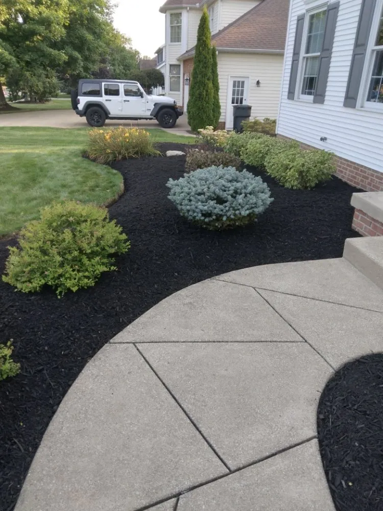 Top-rated garden landscaping for beautiful yards in Barberton, OH by Righteous Lawn Care