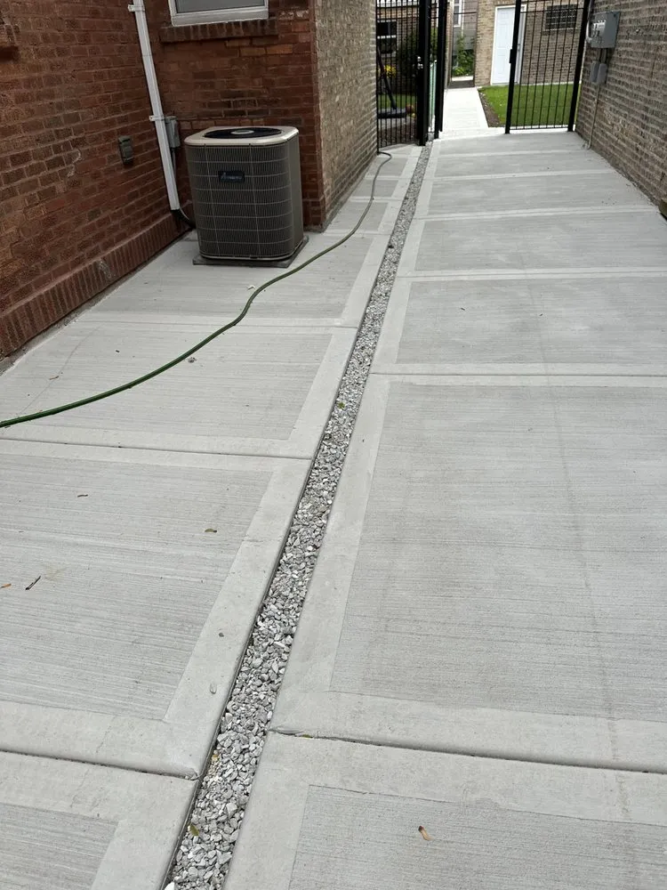 Expert yard maintenance in Chicago, IL by Rigoberto's Landscaping & Brick Paving