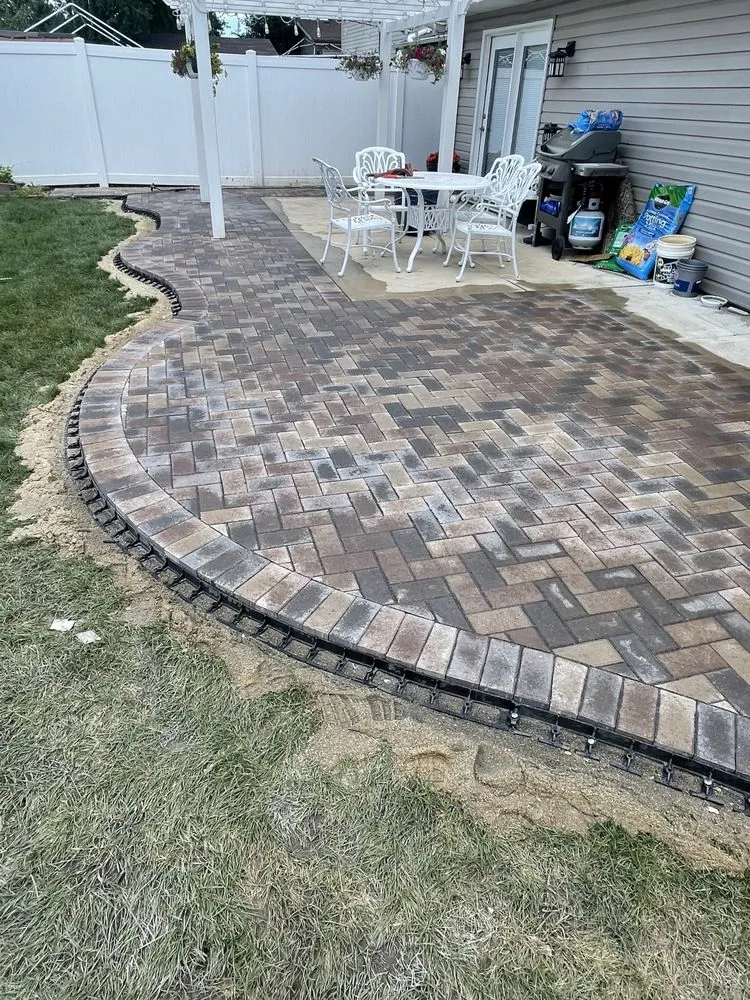 Professional yard maintenance in Chicago, IL - Rigoberto's Landscaping & Brick Paving