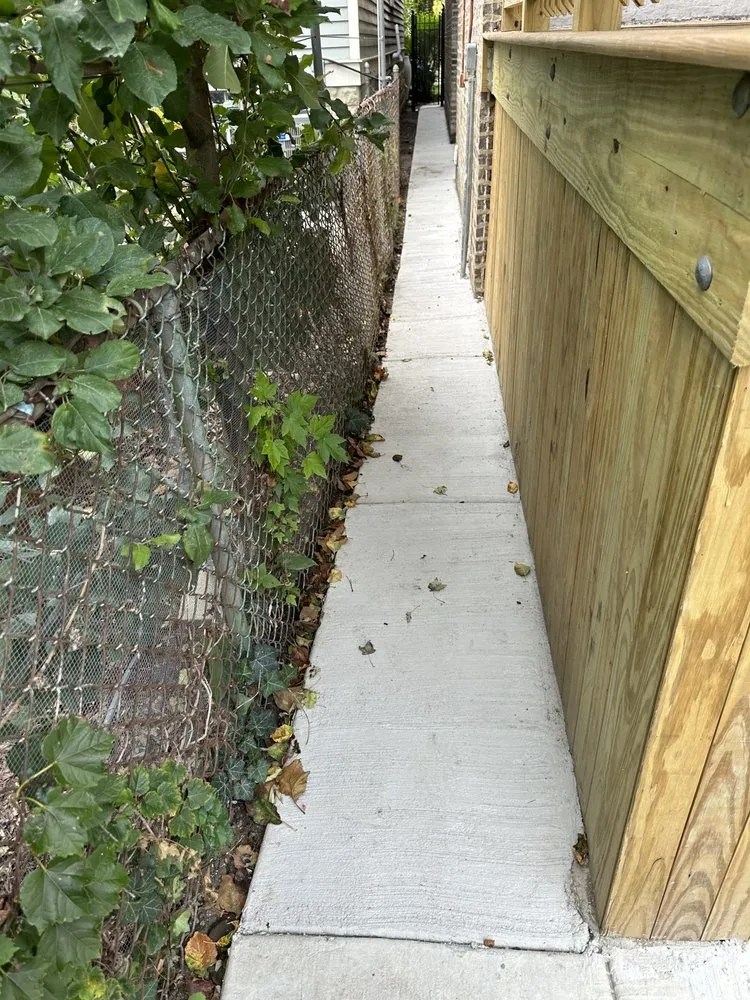 Top-rated yard cleanup service in Chicago, IL by Rigoberto's Landscaping & Brick Paving