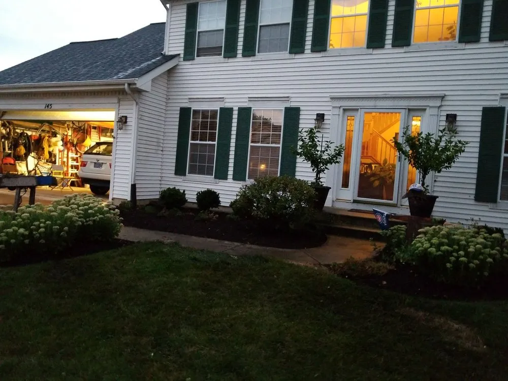 Custom lawn care service experts serving Aurora, IL - Riley's Lawn & Snow