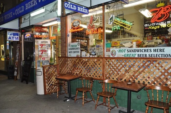 Affordable yard maintenance in Aurora, IL - Riley's Lawn & Snow