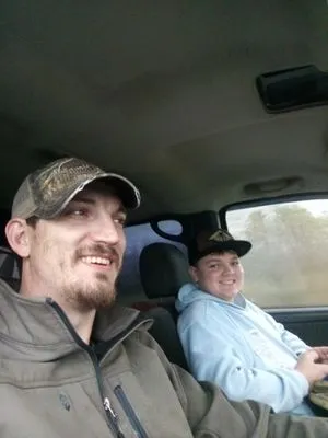 Riley's lawn care service Logo