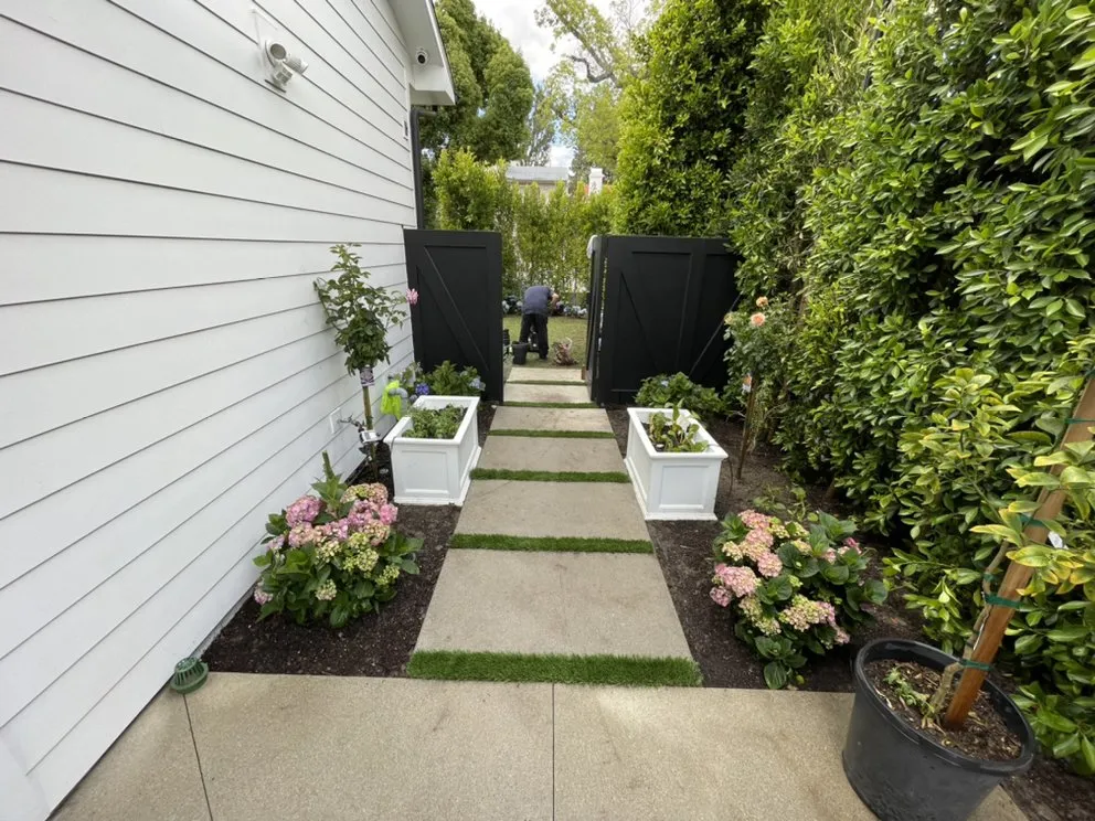 Professional lawn mowing service experts serving Los Angeles, CA - Rimpau Landscaping and Maintenance