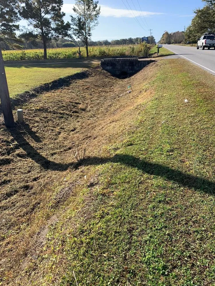Professional outdoor landscaping in Kenansville, NC by Riner’s Lawn Care & Pressure Washing