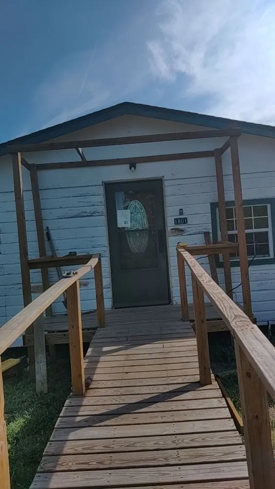 Reliable yard cleanup service with custom design in Corpus Christi, TX by Riojas Lawncare And Handyman