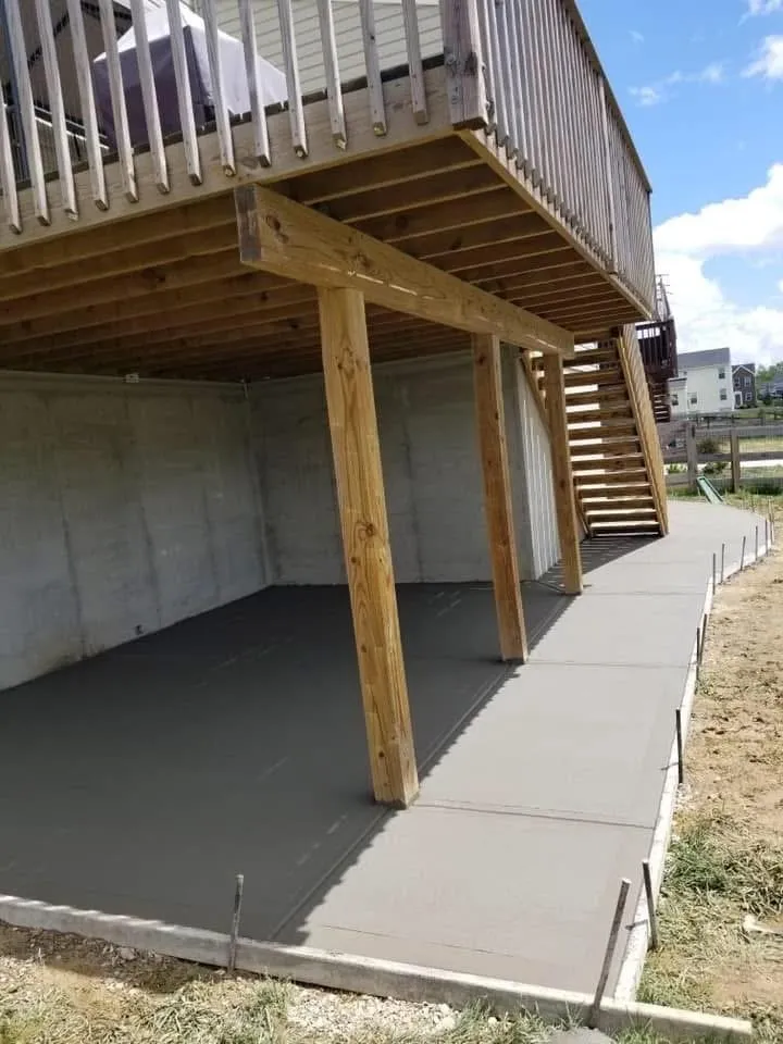 Expert lawn care service experts serving Monroe, OH - Rios Landscaping & Construction