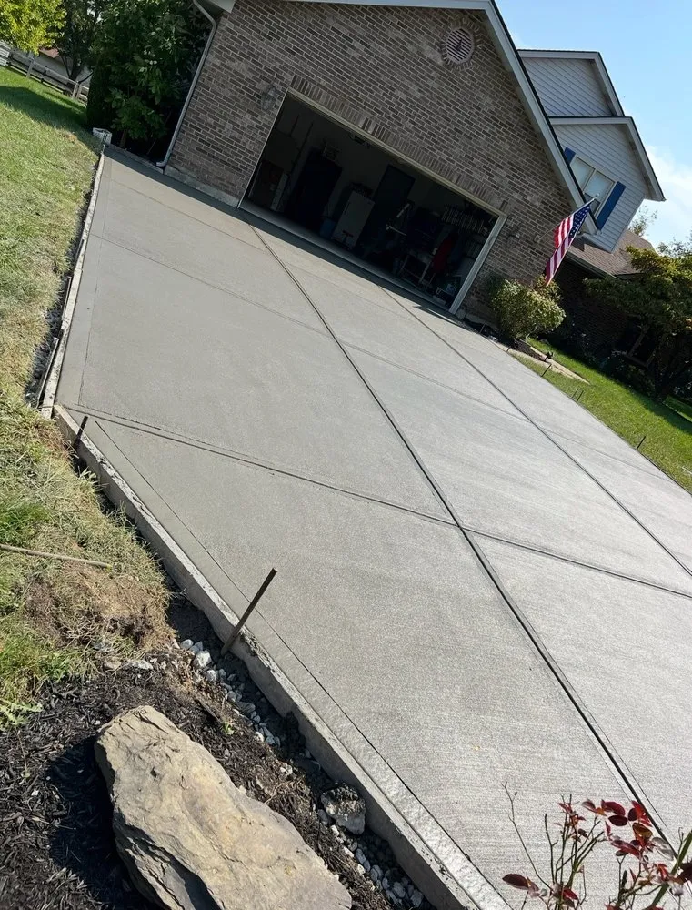 Reliable lawn care service experts serving Monroe, OH - Rios Landscaping & Construction