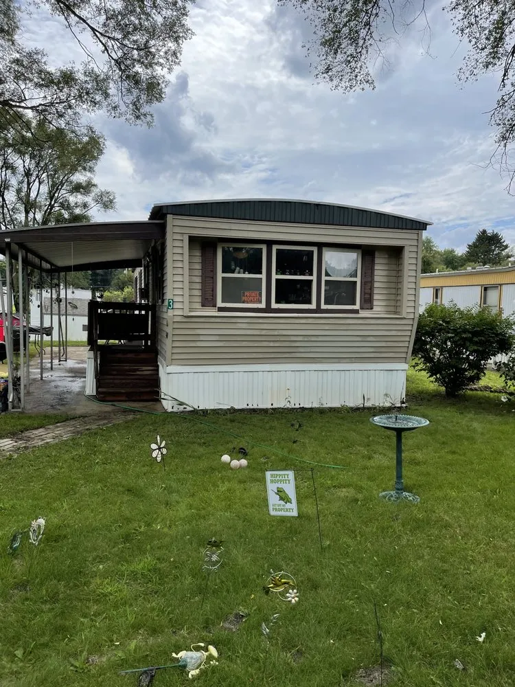 Top-rated lawn mowing service near you in Battle Creek, MI by Rise N Shine