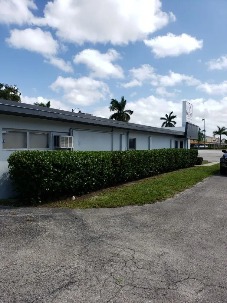 Top-rated lawn care service in Cape Coral, FL by Rise N Shine Lawn Service