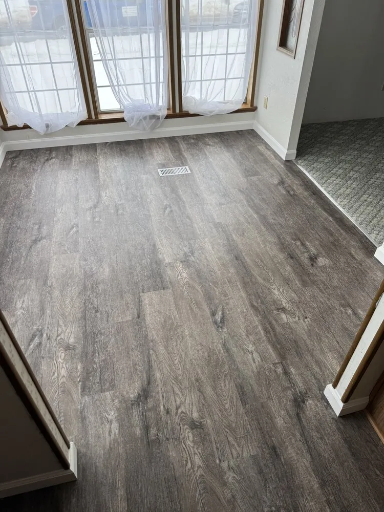 Professional lawn care service experts serving Erie, PA - Rising Construction