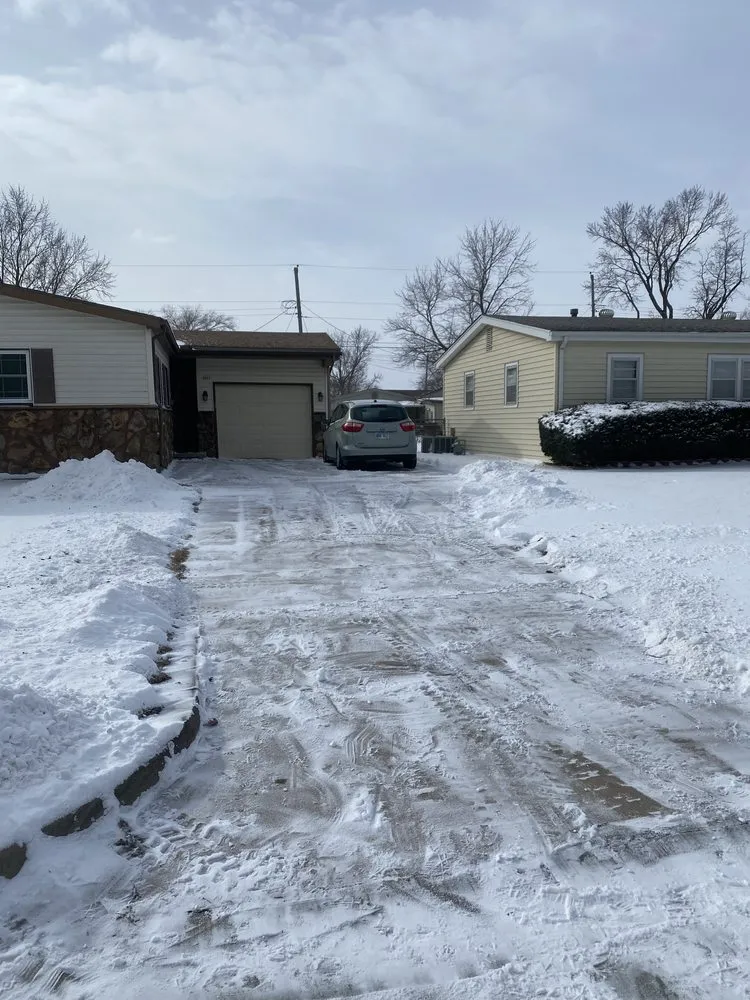 Expert lawn care service experts serving Wichita, KS - Rising Lawn Care