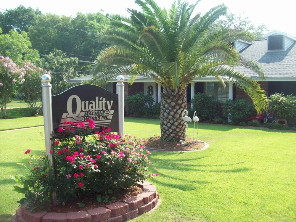 Affordable lawn mowing service with custom design across Kenner, LA - Risk Tree Service