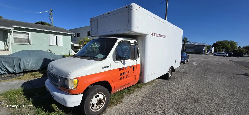 Top-rated residential landscaping near you across Miami, FL - Rivas And Son Transport