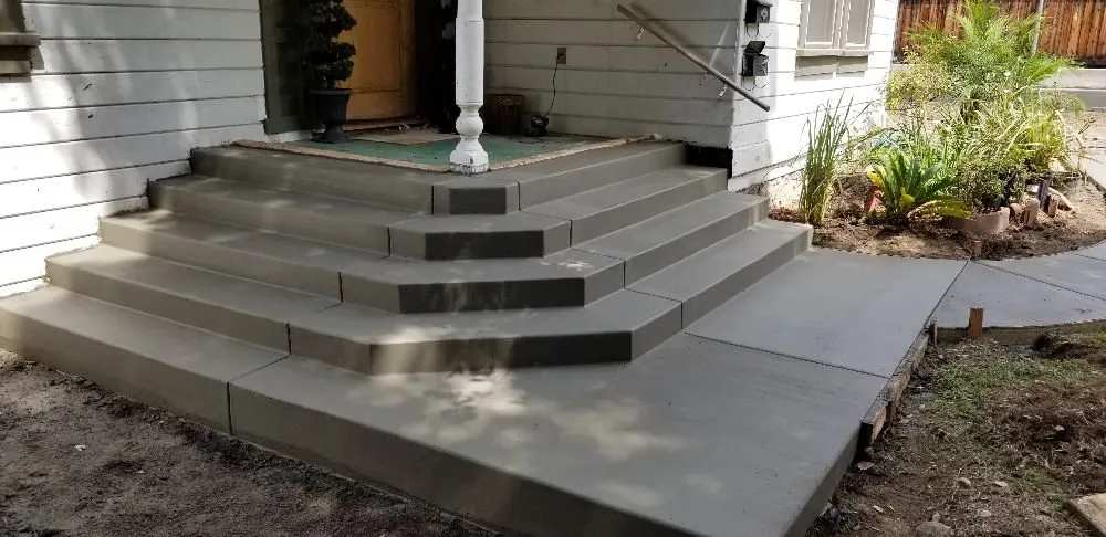 Reliable yard cleanup service experts serving Victorville, CA - Rivas Curb 4 Less Landscaping