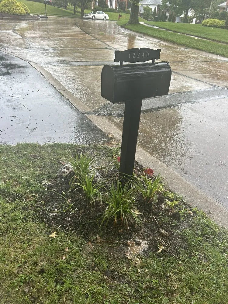 Local lawn mowing service in Saint Louis, MO by River City Landscaping