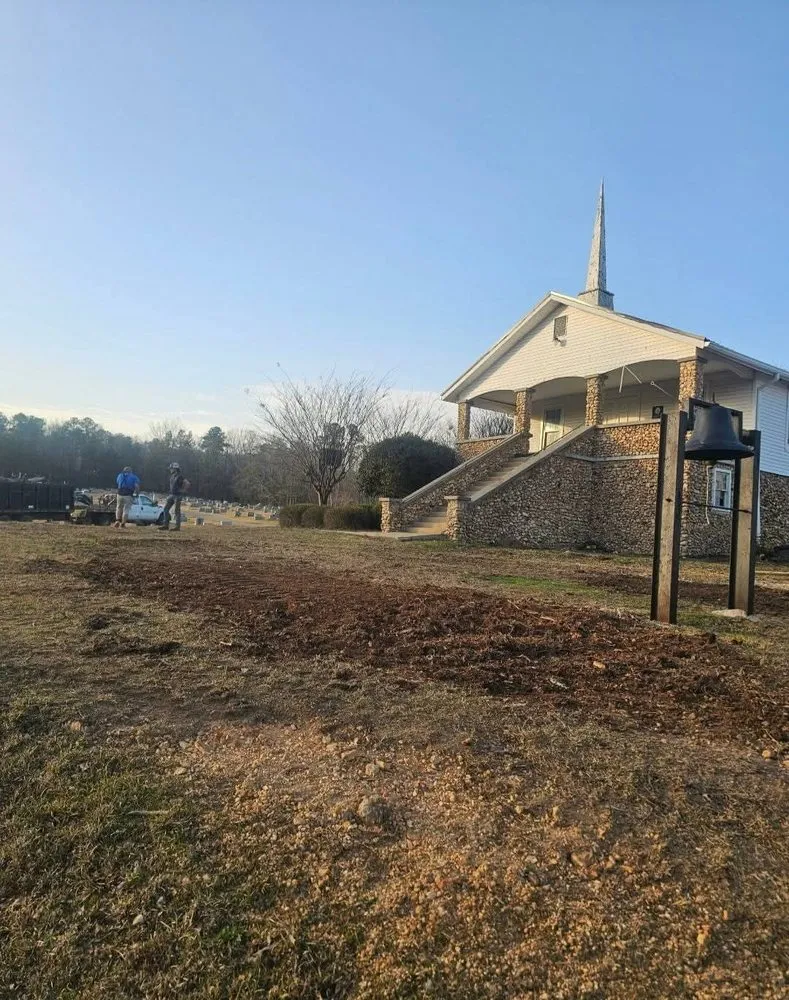 Custom lawn care service experts serving Odenville, AL - River Oaks