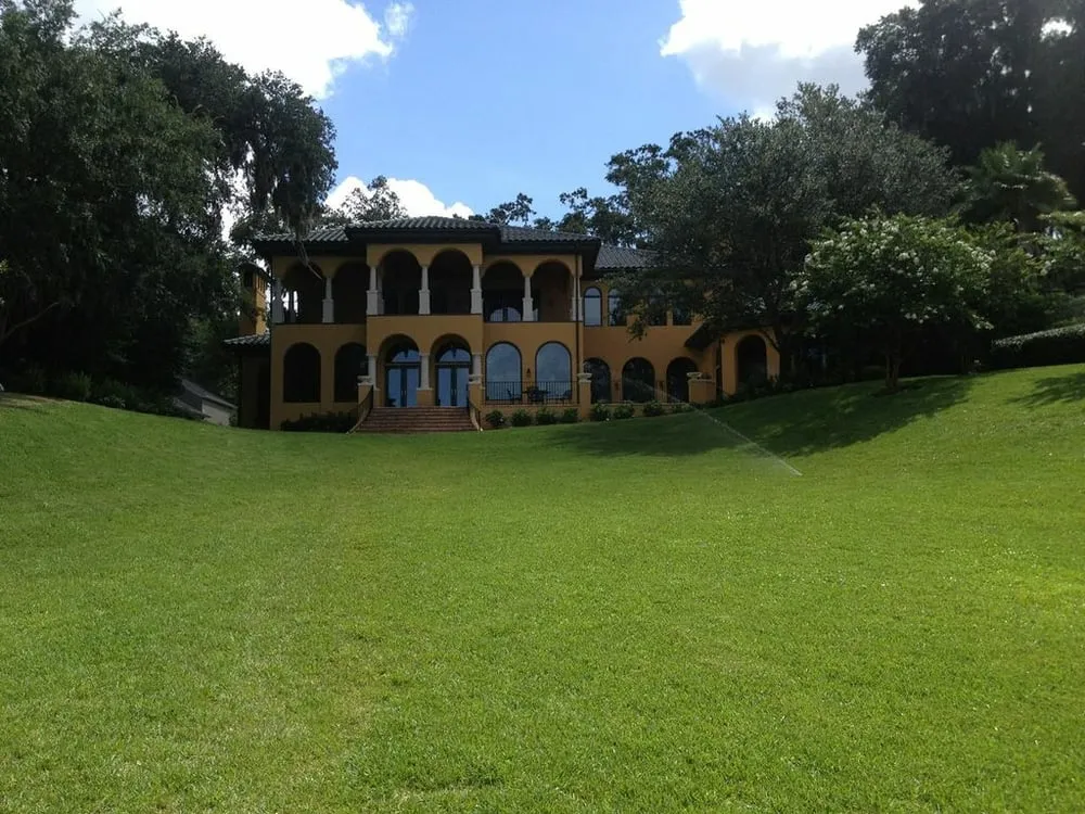 Custom lawn mowing service experts serving Jacksonville, FL - River Oaks Outdoor