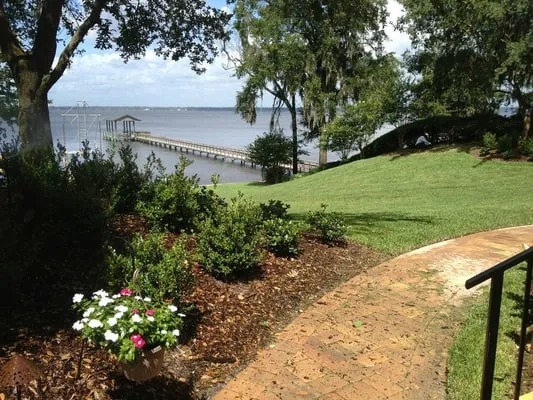 River Oaks Outdoor Logo