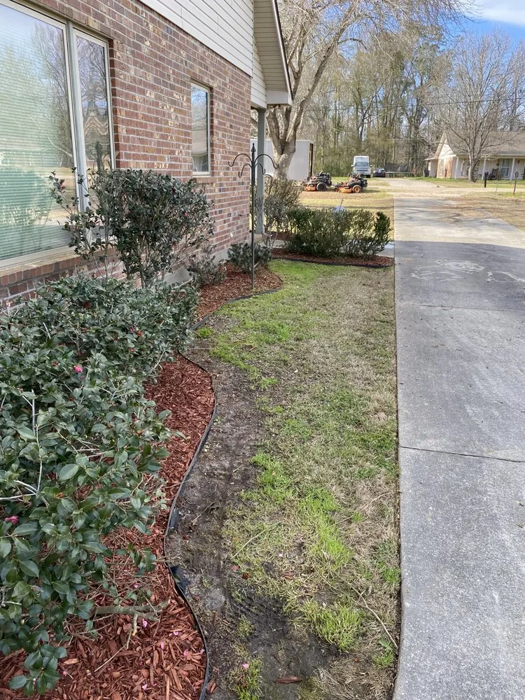 Affordable landscaping services in Saint Francisville, LA - River Oaks Services