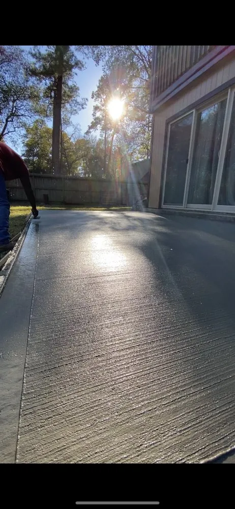 Custom residential landscaping in Madison, MS - River Ridge Concrete