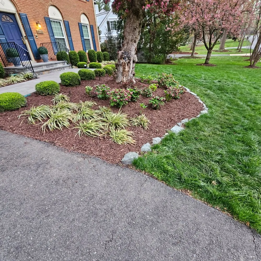 Custom garden landscaping in Potomac, MD - River Road Landscaping