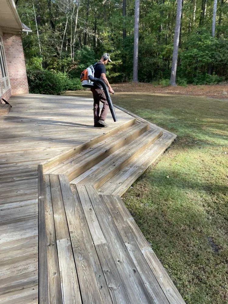 Affordable landscaping services experts serving New Bern, NC - River Road Lawn Care