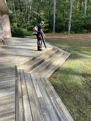 River Road Lawn Care Logo