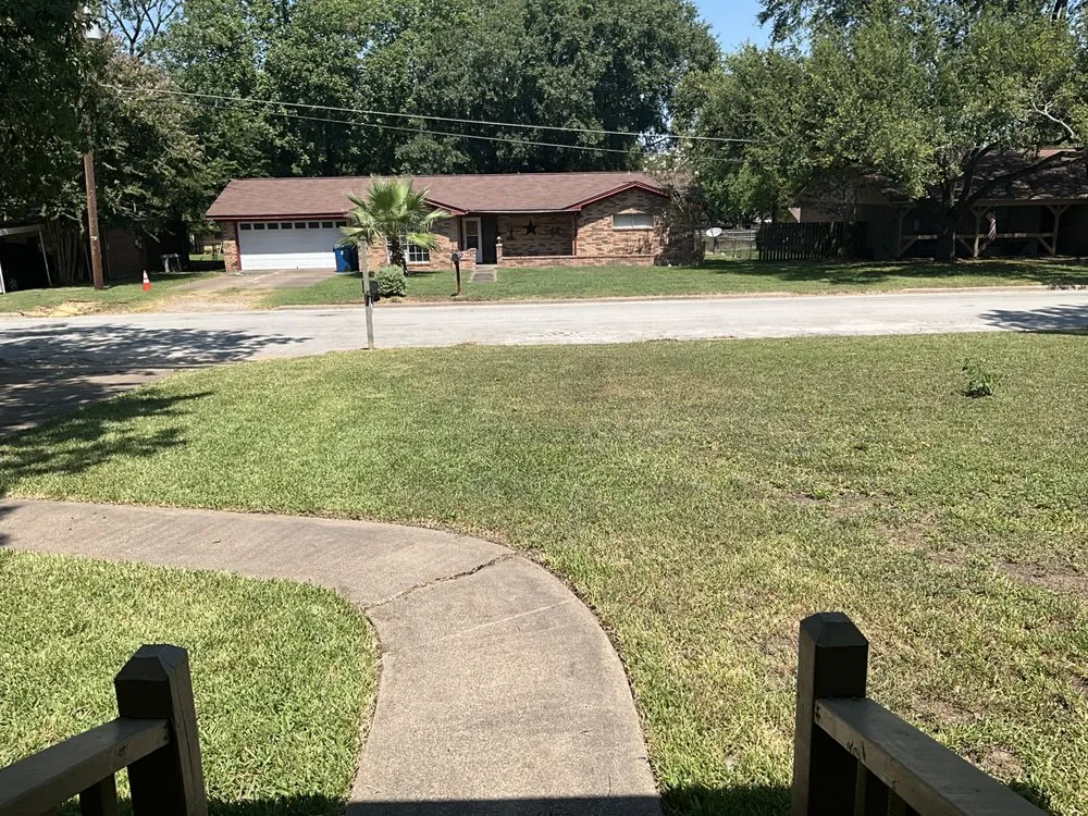 Top-rated yard maintenance experts serving Navasota, TX - River Rock Landscaping