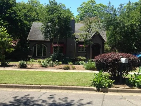 Custom outdoor landscaping experts serving Russellville, AR - River Valley Lawn Services