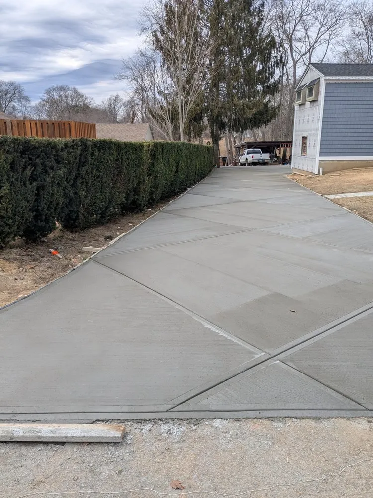 Expert lawn mowing service experts serving new Haven, CT - Rivera Concrete & Landscaping