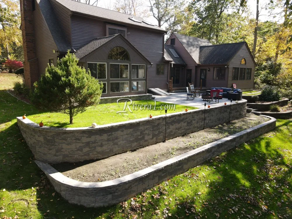 Professional garden landscaping in Lebanon, CT by Rivera Construction & Hardscaping