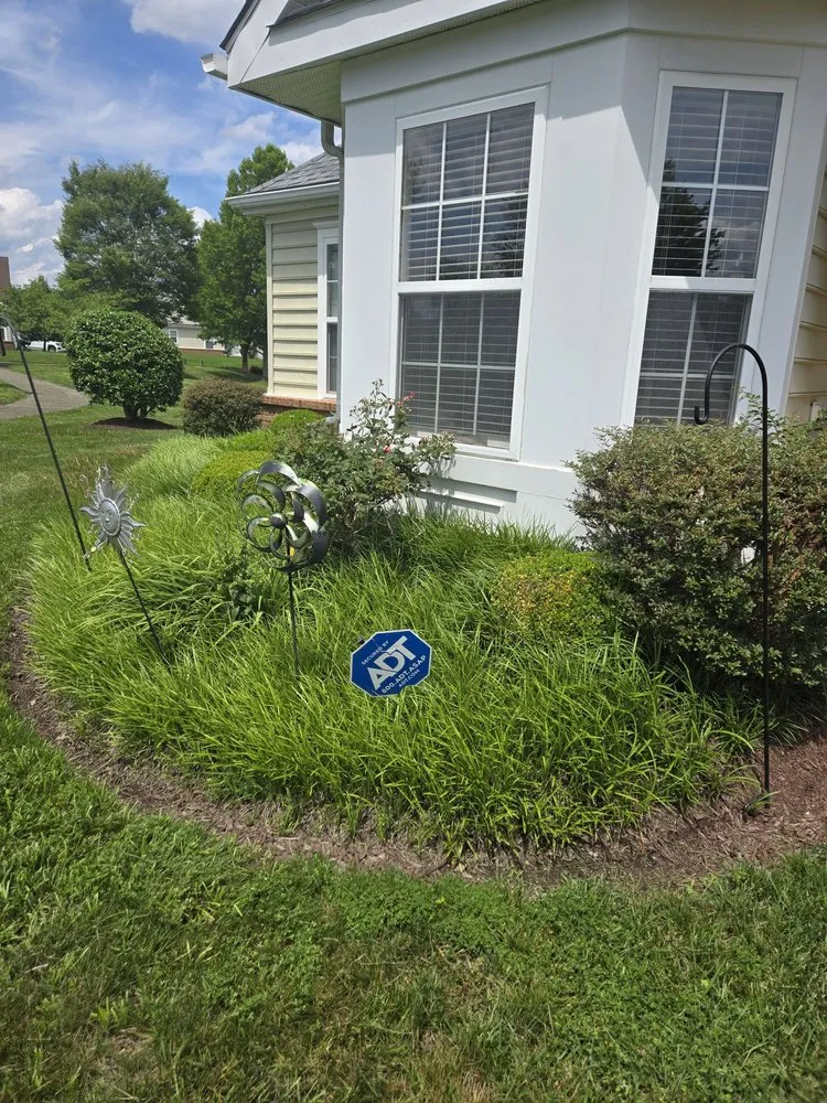 Reliable landscaping services for homes in New Carrolltn, MD by Rivera Landscaping