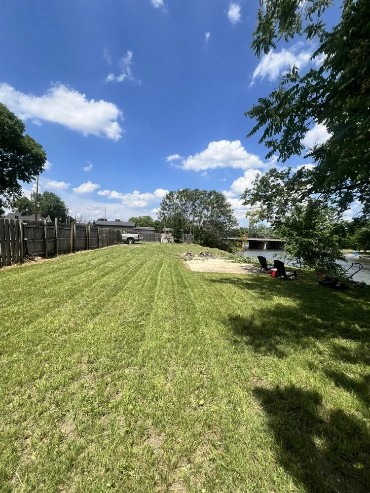 Professional lawn care service in Ottawa, IL by Rivera Lawn Care