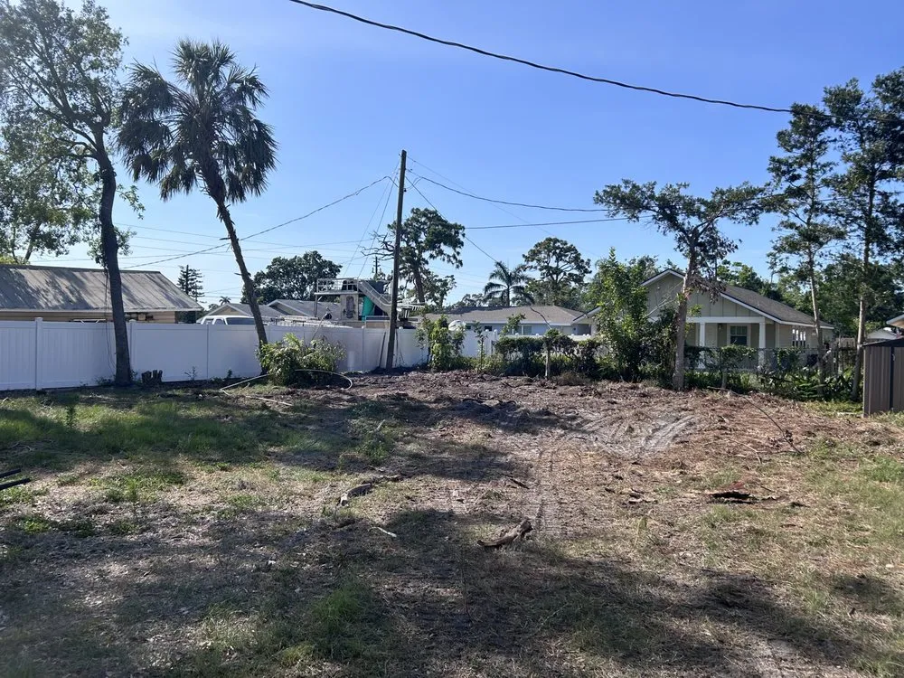 Reliable yard maintenance experts serving Bradenton, FL - Rivera Lawn&Lanscape