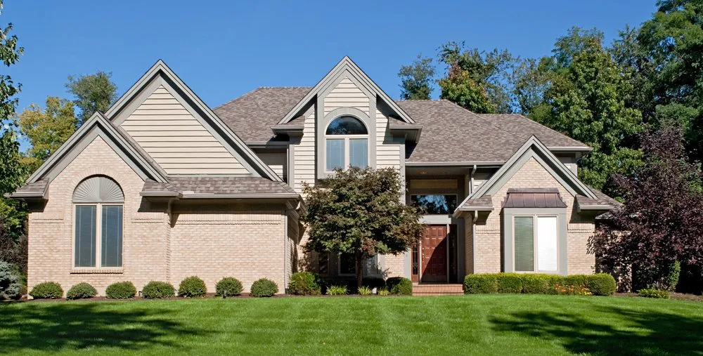 Top-rated garden landscaping for beautiful yards in Norfolk, VA by Rivera Management