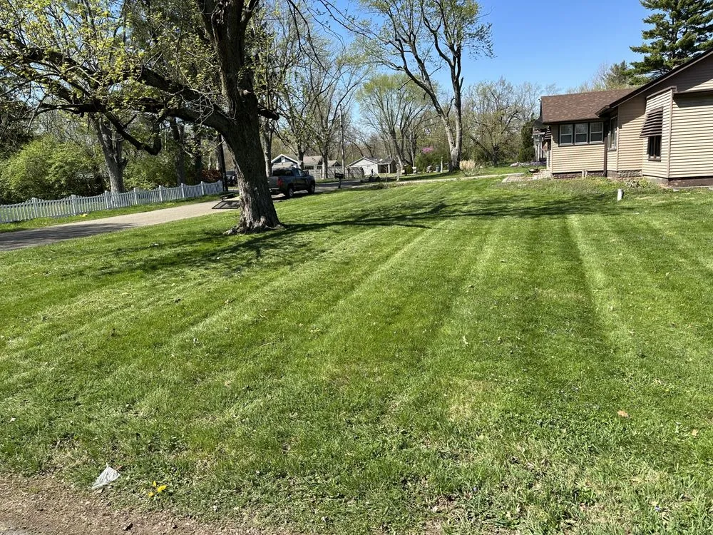 Expert yard maintenance in Indianapolis, IN by Rivera Mowing