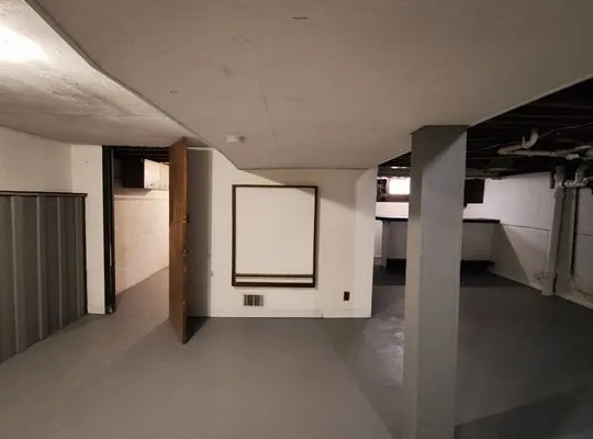 Rivera's Contracting Services Logo