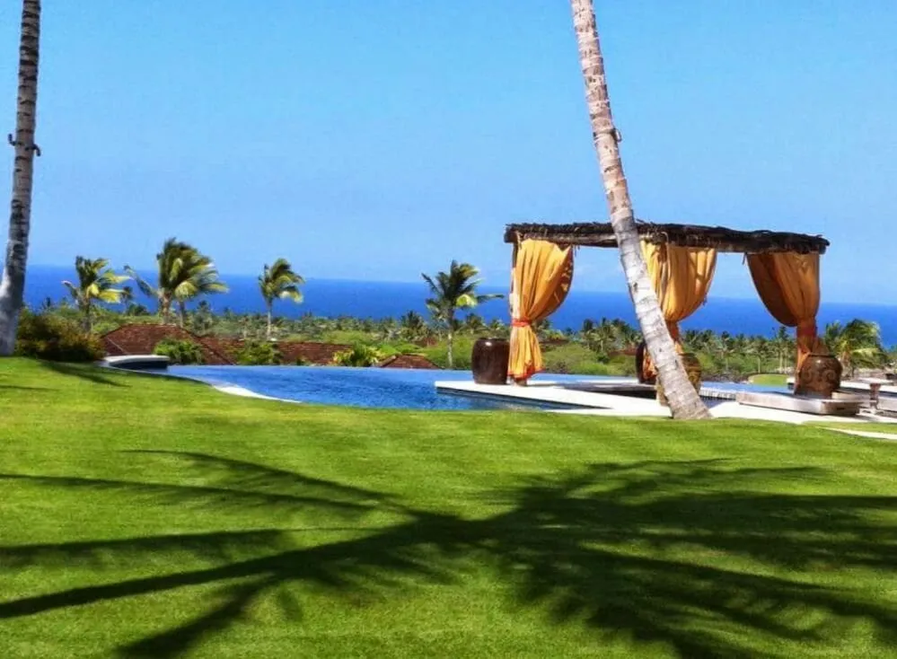 Custom yard maintenance in Kailua-Kona, HI by Rivera's Custom Landscaping and Excavating