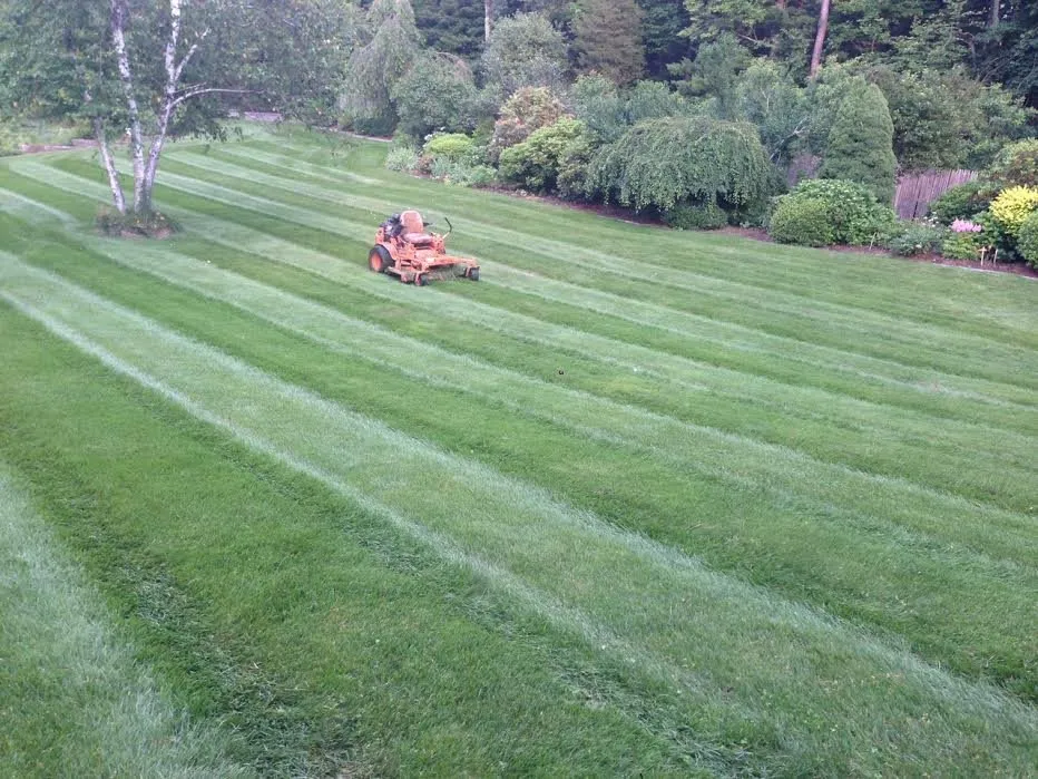 Top-rated lawn mowing service in Chester, CT by River's Edge
