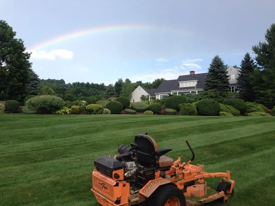 Custom lawn mowing service in Chester, CT - River's Edge