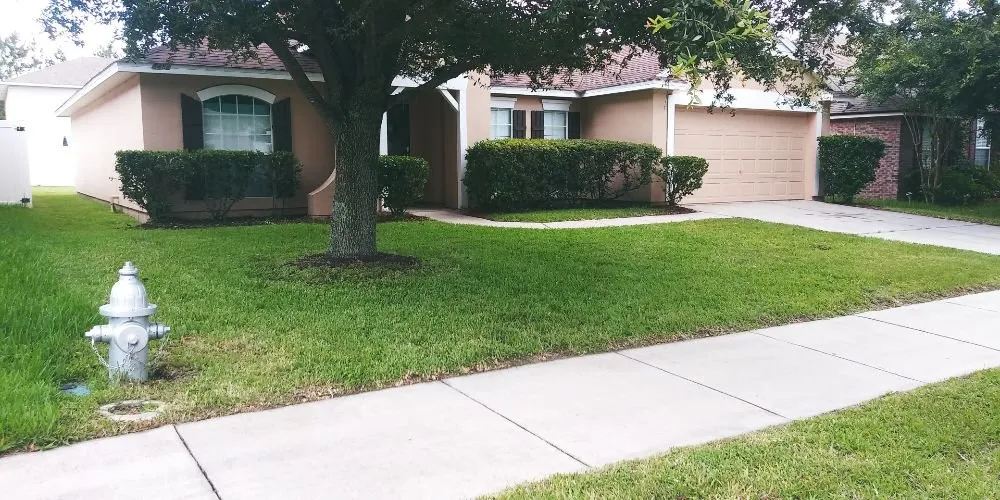 Expert lawn care service in Jacksonville, FL - Rivers Edge Landscaping