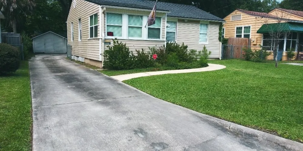 Local lawn care service in Jacksonville, FL by Rivers Edge Landscaping
